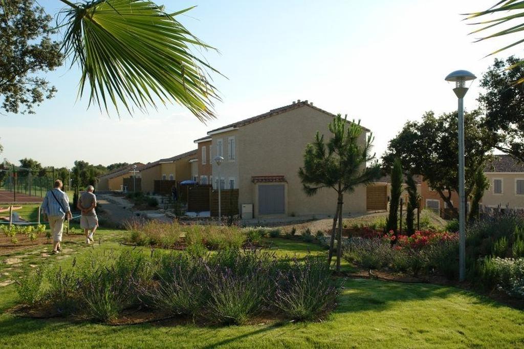 Residence Odalys Le Mas Des Vignes Calvisson Exterior foto